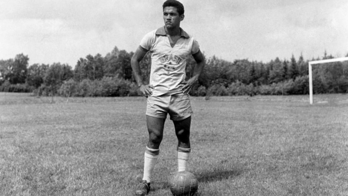 Giới thiệu về cuộc đời và sự nghiệp của Garrincha